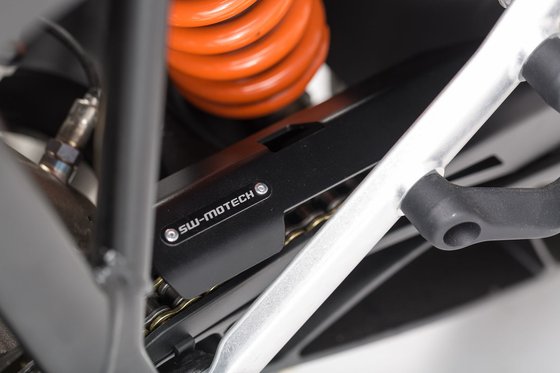 1090 ADVENTURE R (2017 - 2018) chain guard extension | SW-MOTECH